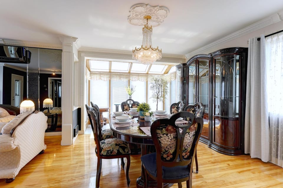 4 Beds Entire House Wifi Parking Villa in Laval