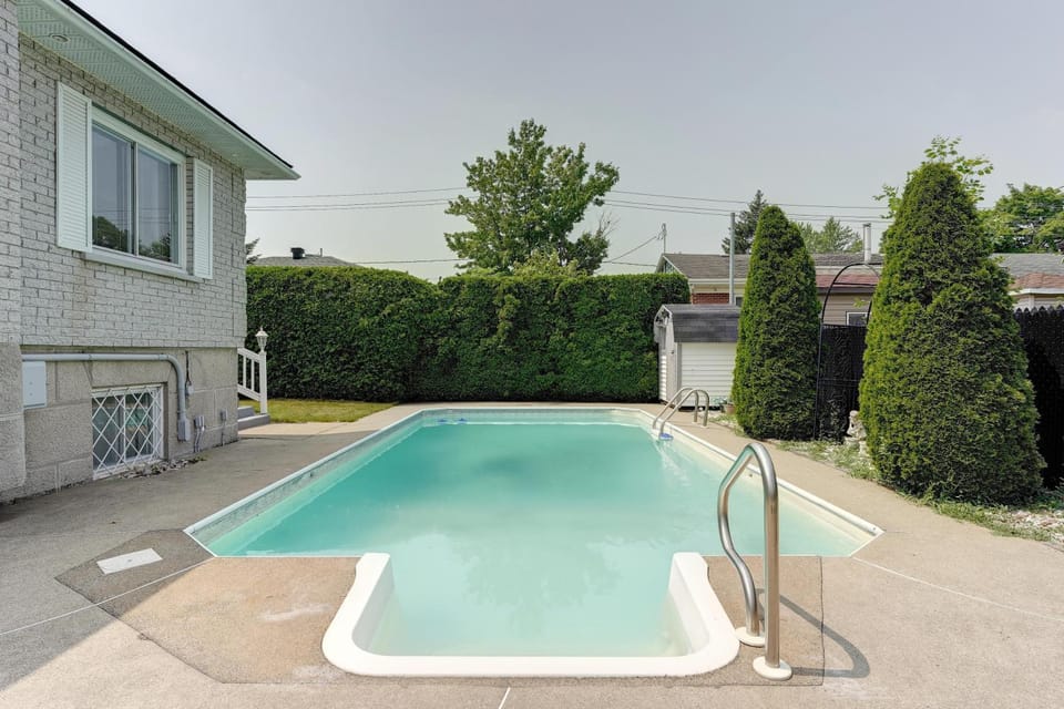 4 Beds Entire House Wifi Parking Villa in Laval