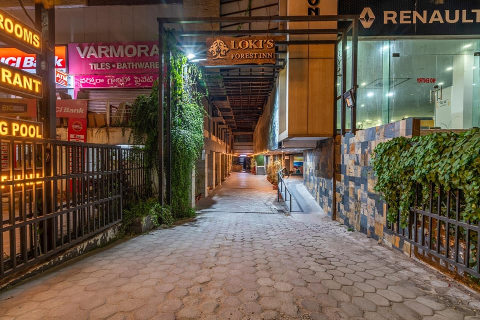 Facade/entrance