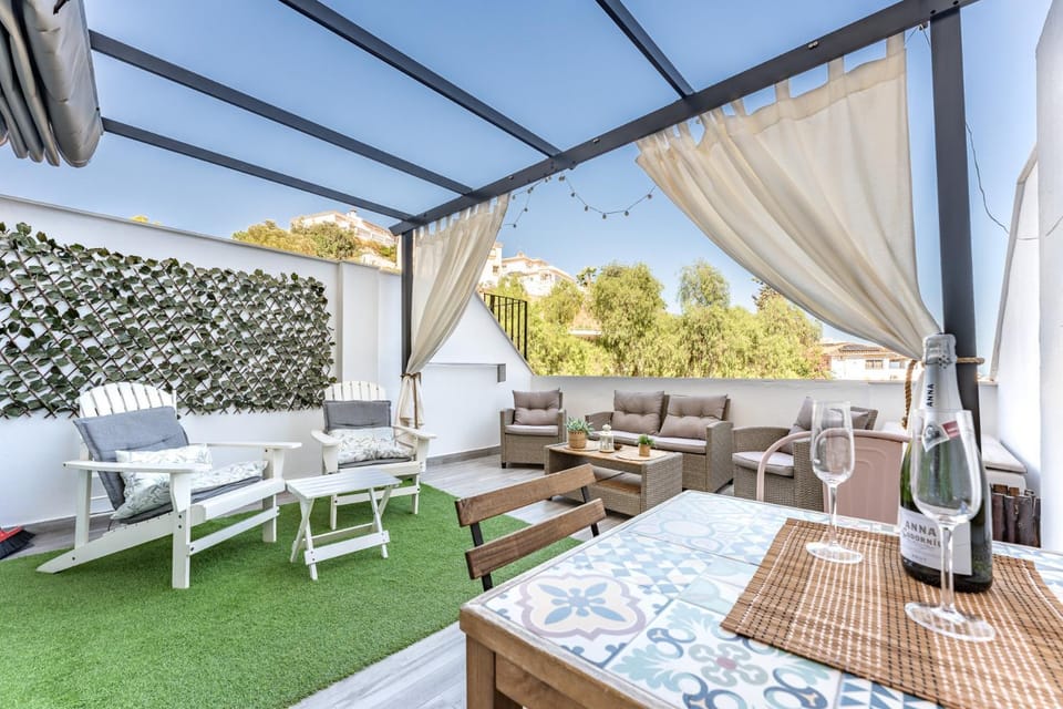 Patio, Day, Balcony/Terrace, Balcony/Terrace, Dining area