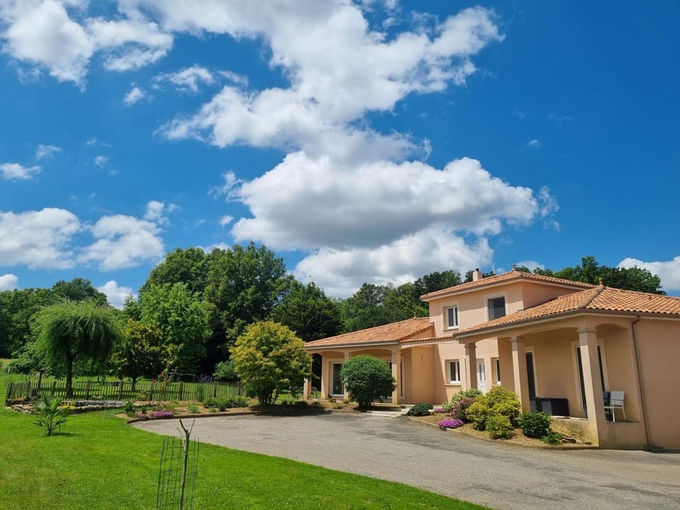 Chambre a la campagne Vacation rental in Nouvelle-Aquitaine