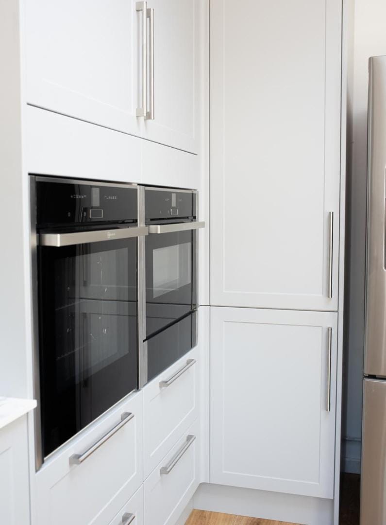 Kitchen or kitchenette, oven