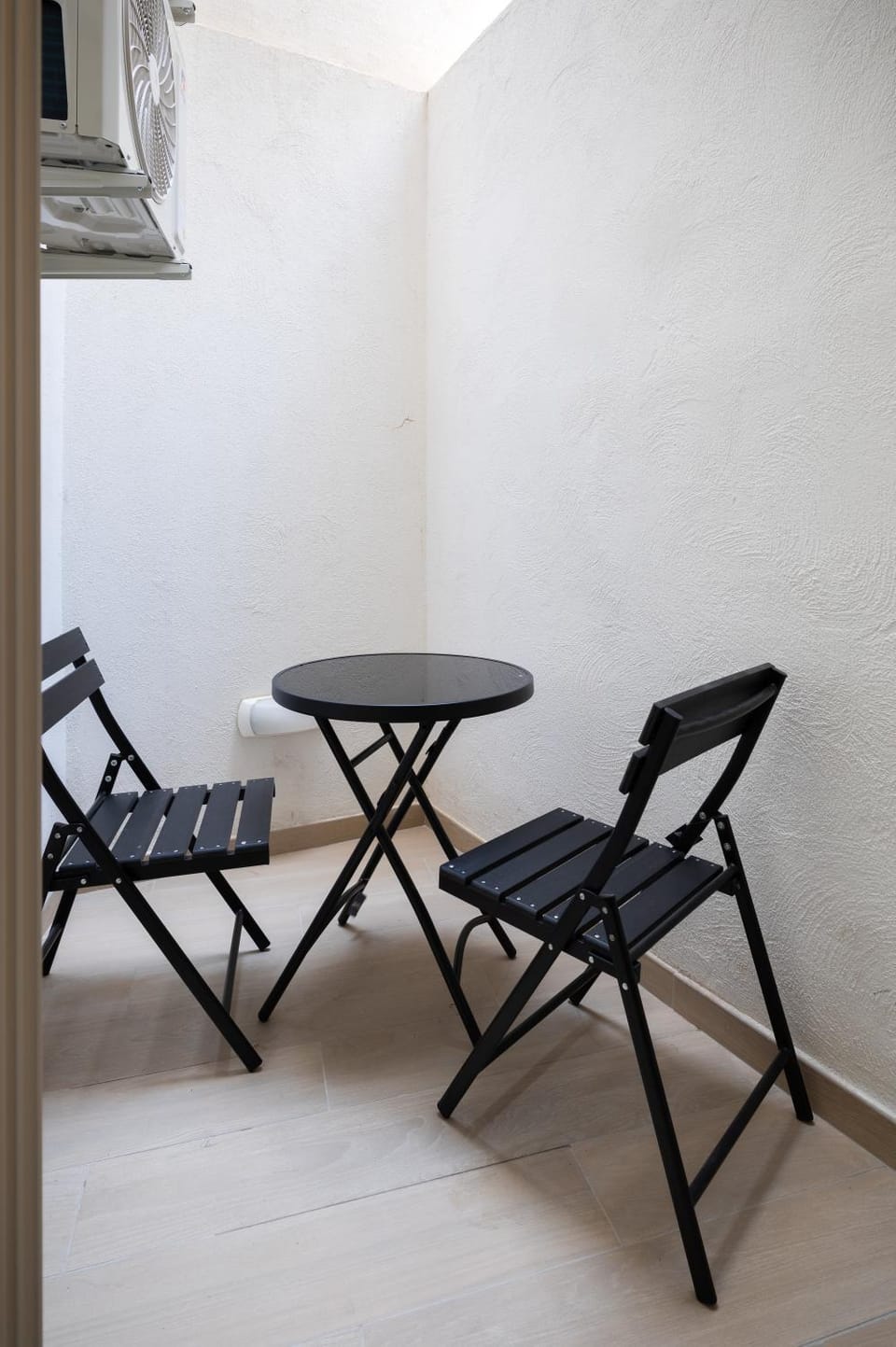 Modern 1BR Maisonette with Back Yard - Close to Manoel Island Saint Julians & Tigne Shopping Mall House in Sliema