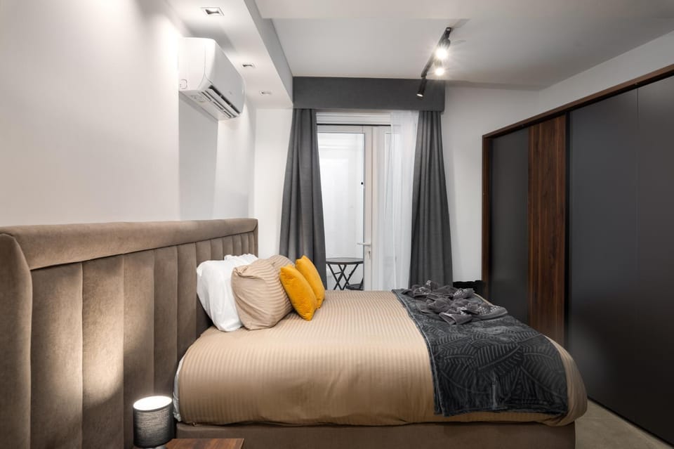 Modern 1BR Maisonette with Back Yard - Close to Manoel Island Saint Julians & Tigne Shopping Mall House in Sliema