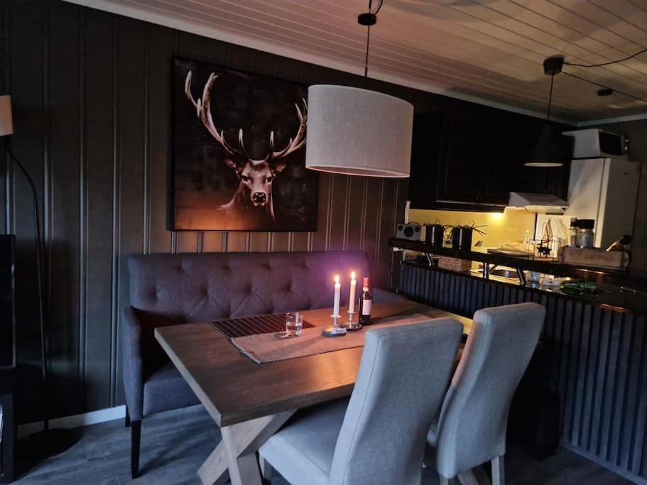 Kitchen or kitchenette, Seating area, Dining area