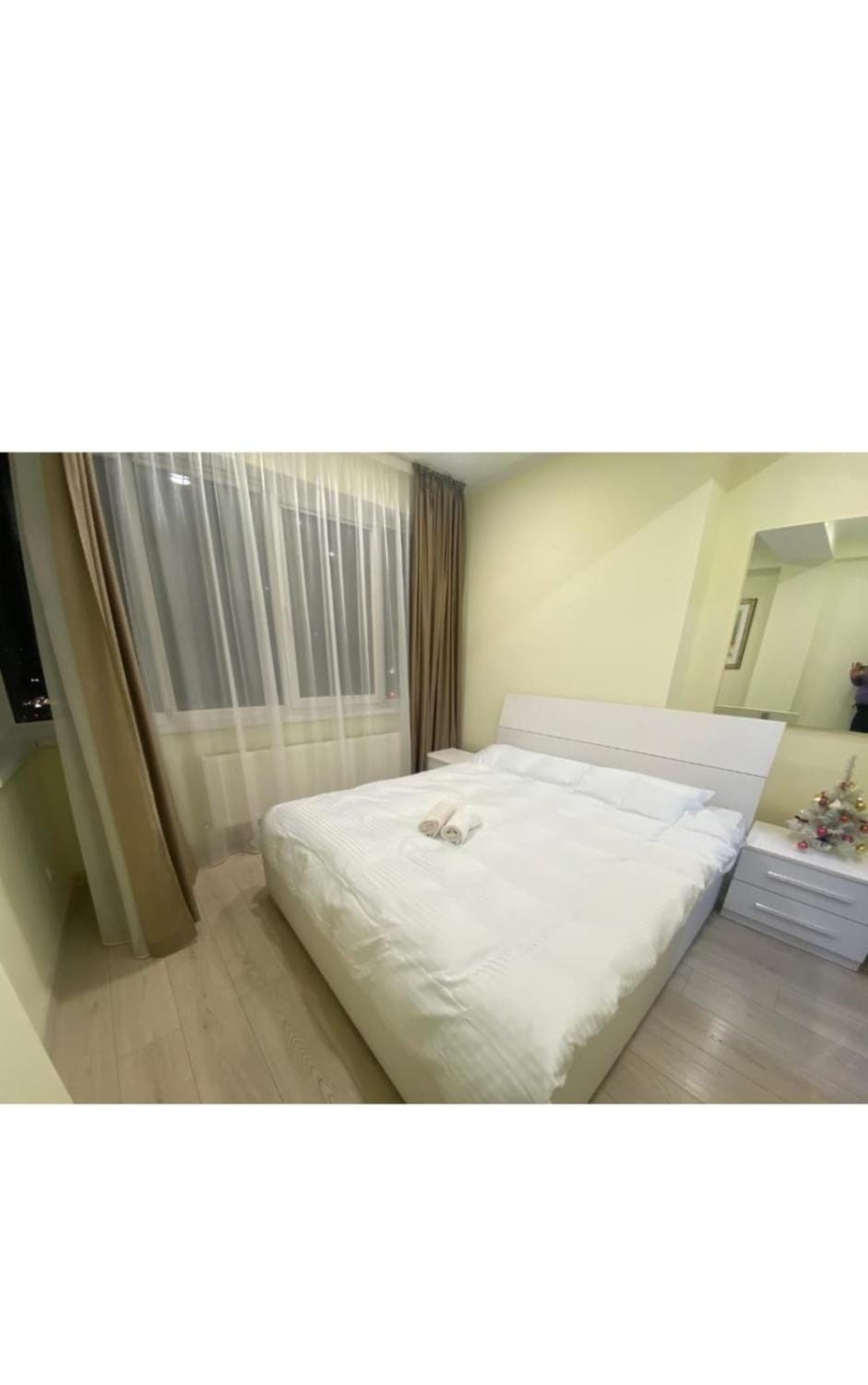 Bed, Bedroom, towels