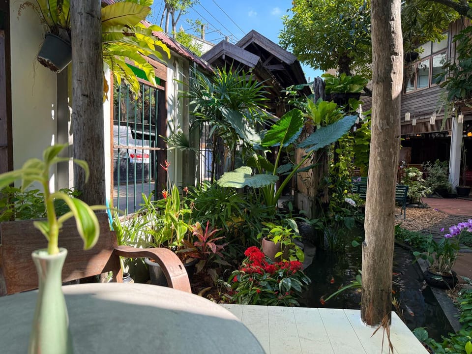 Garden, Seating area, Garden view