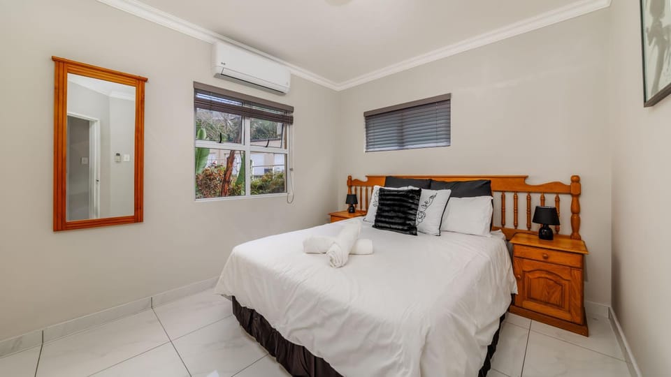 Bed, Photo of the whole room, Bedroom, towels, air conditioner