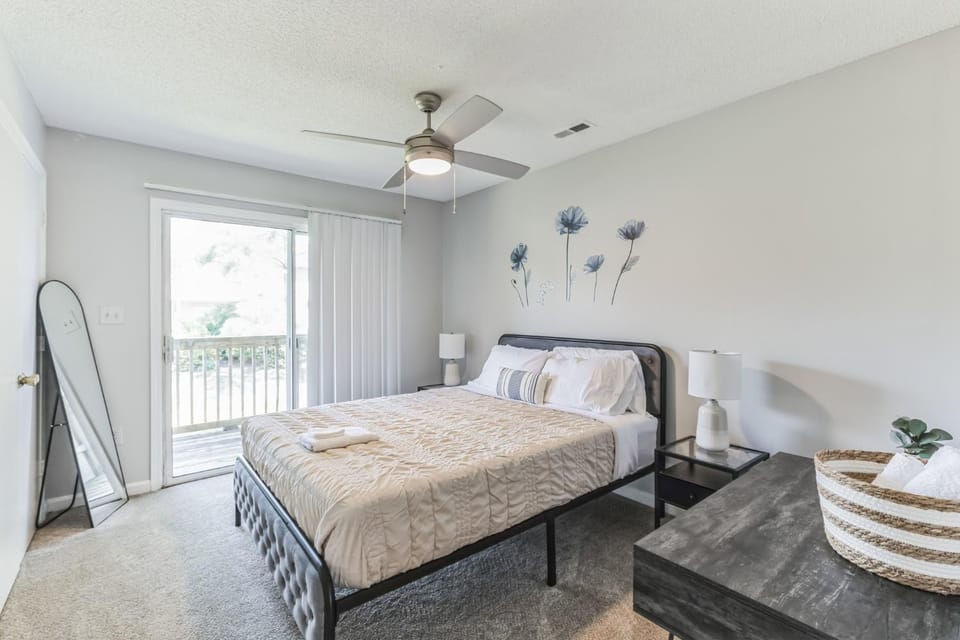 CB 3516-202 Modern Fayetteville Charm Apartment in Fayetteville
