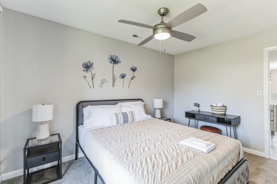 CB 3516-202 Modern Fayetteville Charm Apartment in Fayetteville