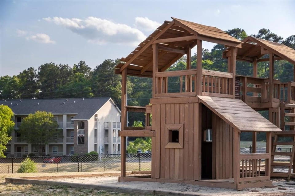 CB 3516-202 Modern Fayetteville Charm Apartment in Fayetteville