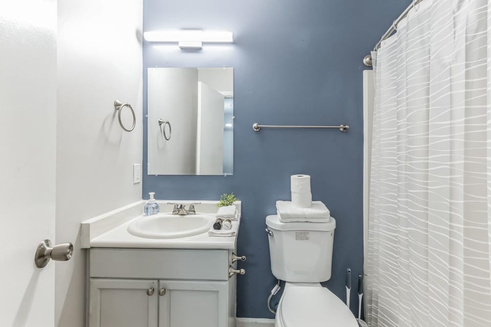 CB 3516-206 Modern Fayetteville Charm Apartment in Fayetteville