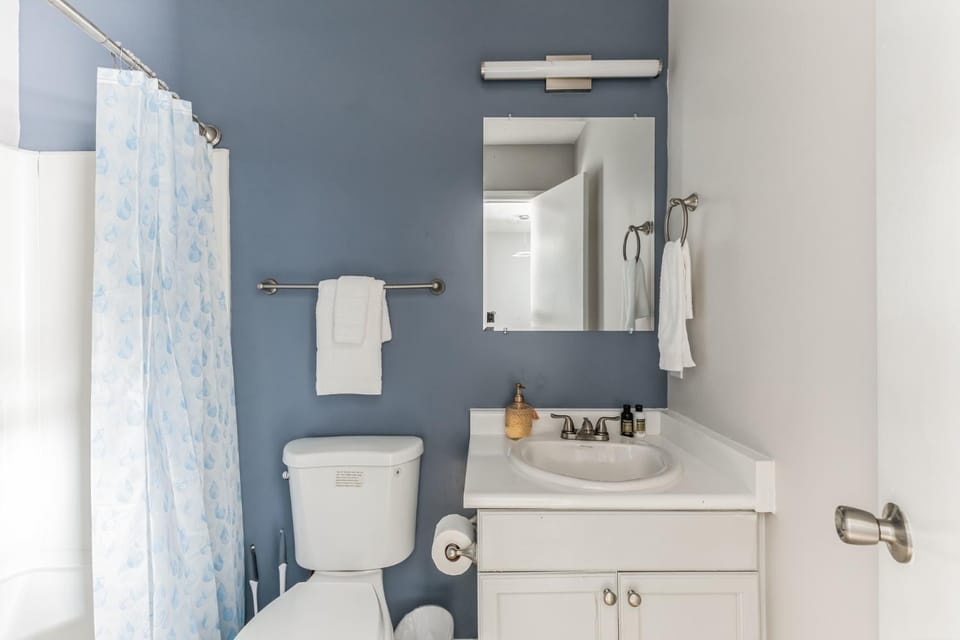 CB 3516-301 Modern Fayetteville Charm Apartment in Fayetteville