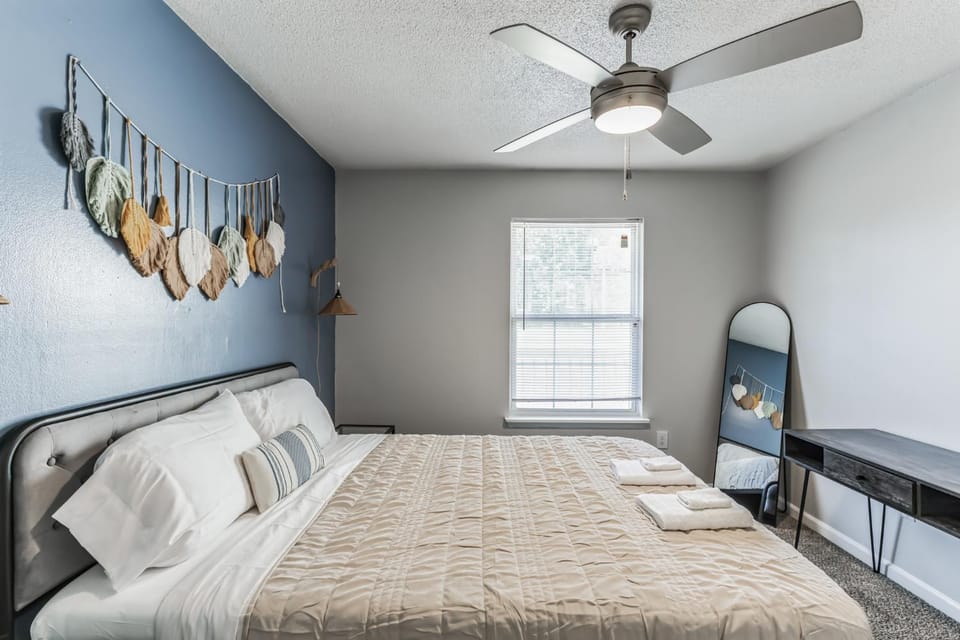 CB 965-201 Modern Fayetteville Charm Apartment in Fayetteville