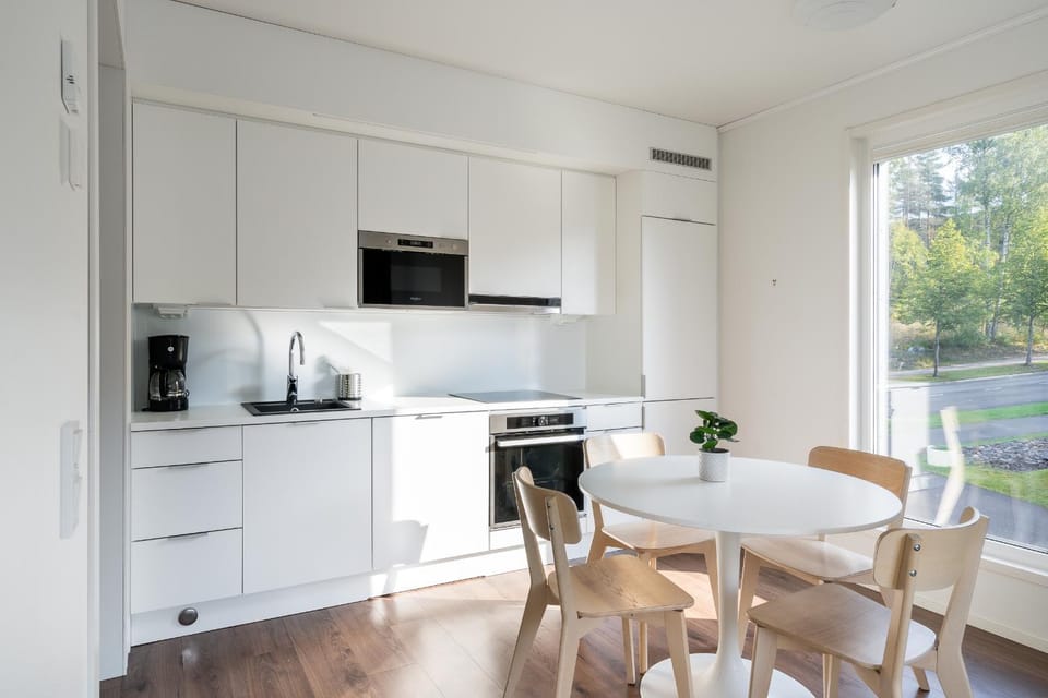 Coffee/tea facilities, Kitchen or kitchenette, Dining area, dishwasher, oven, stove