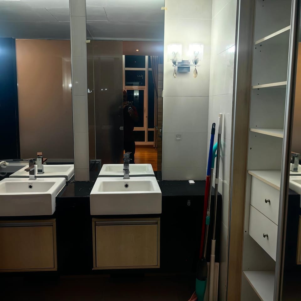KL Sentral Dua Sentral King Bedroom Suite With Merdeka 118 and KLCC View #FreeParking Vacation rental in Federal Territory of Kuala Lumpur