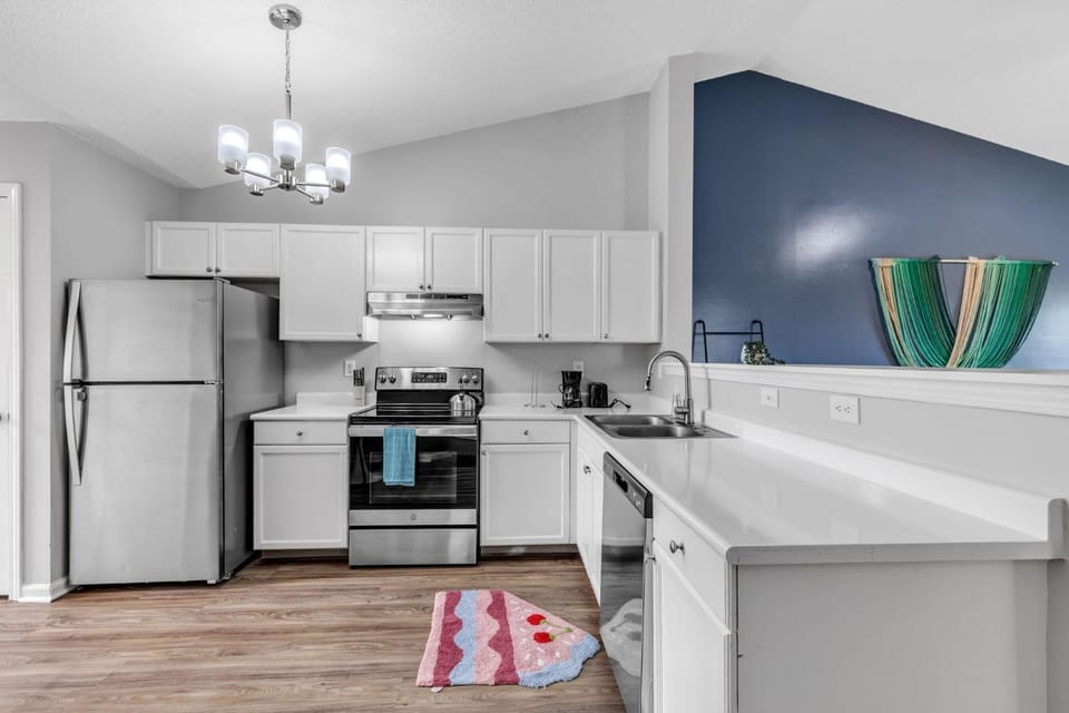 CB 974-301 Fayetteville Oasis I Modern, Comfy Apartment in Fayetteville