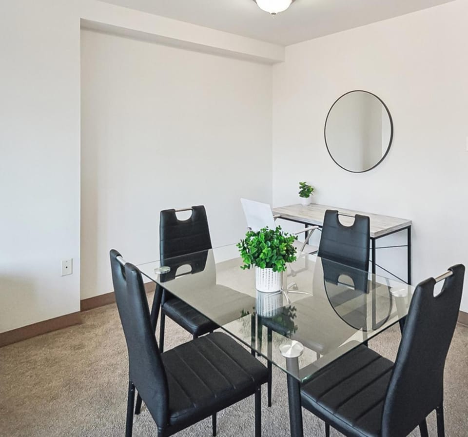PP 1002 Modern Corporate 2br, pool, Gym Apartment in Harrisburg