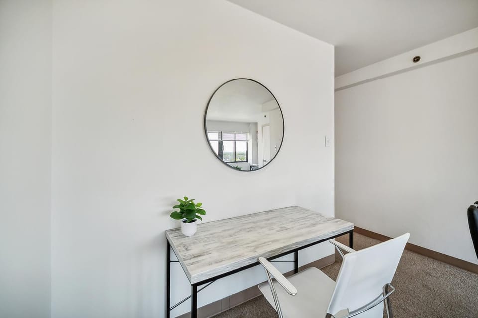 PP 1002 Modern Corporate 2br, pool, Gym Apartment in Harrisburg