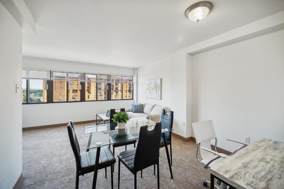 PP 1002 Modern Corporate 2br, pool, Gym Apartment in Harrisburg