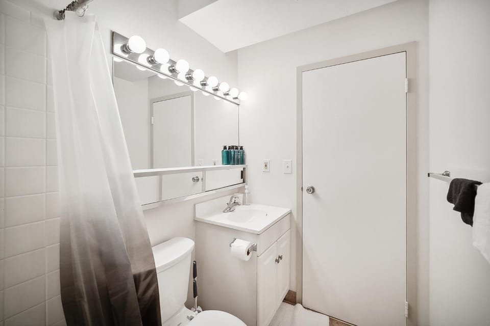 PP 1111 Modern Corporate 1br, pool, Gym Apartment in Harrisburg