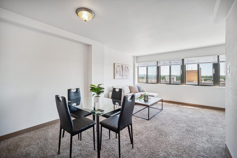 PP 1111 Modern Corporate 1br, pool, Gym Apartment in Harrisburg