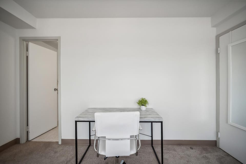 PP 1301 Modern Corporate 2br, pool, Gym Apartment in Harrisburg