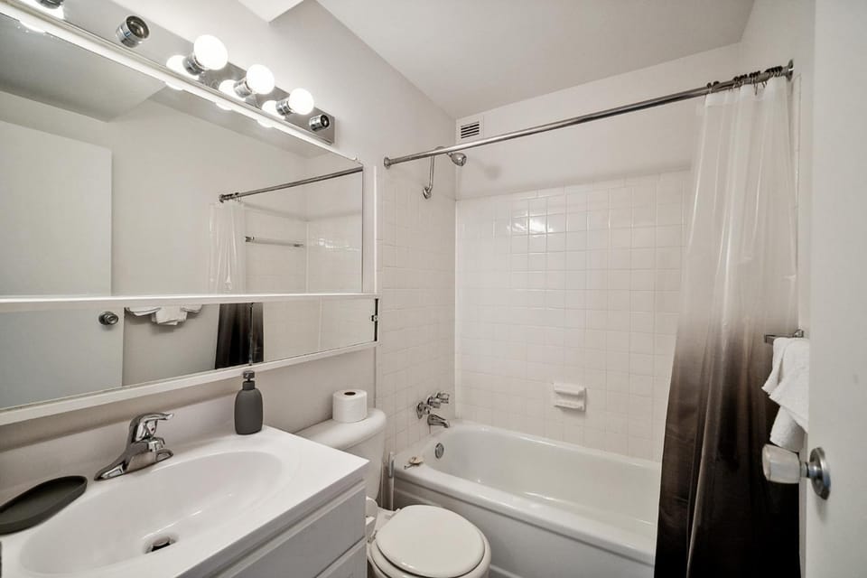PP 1306 Modern Corporate 1br, pool, Gym Apartment in Harrisburg
