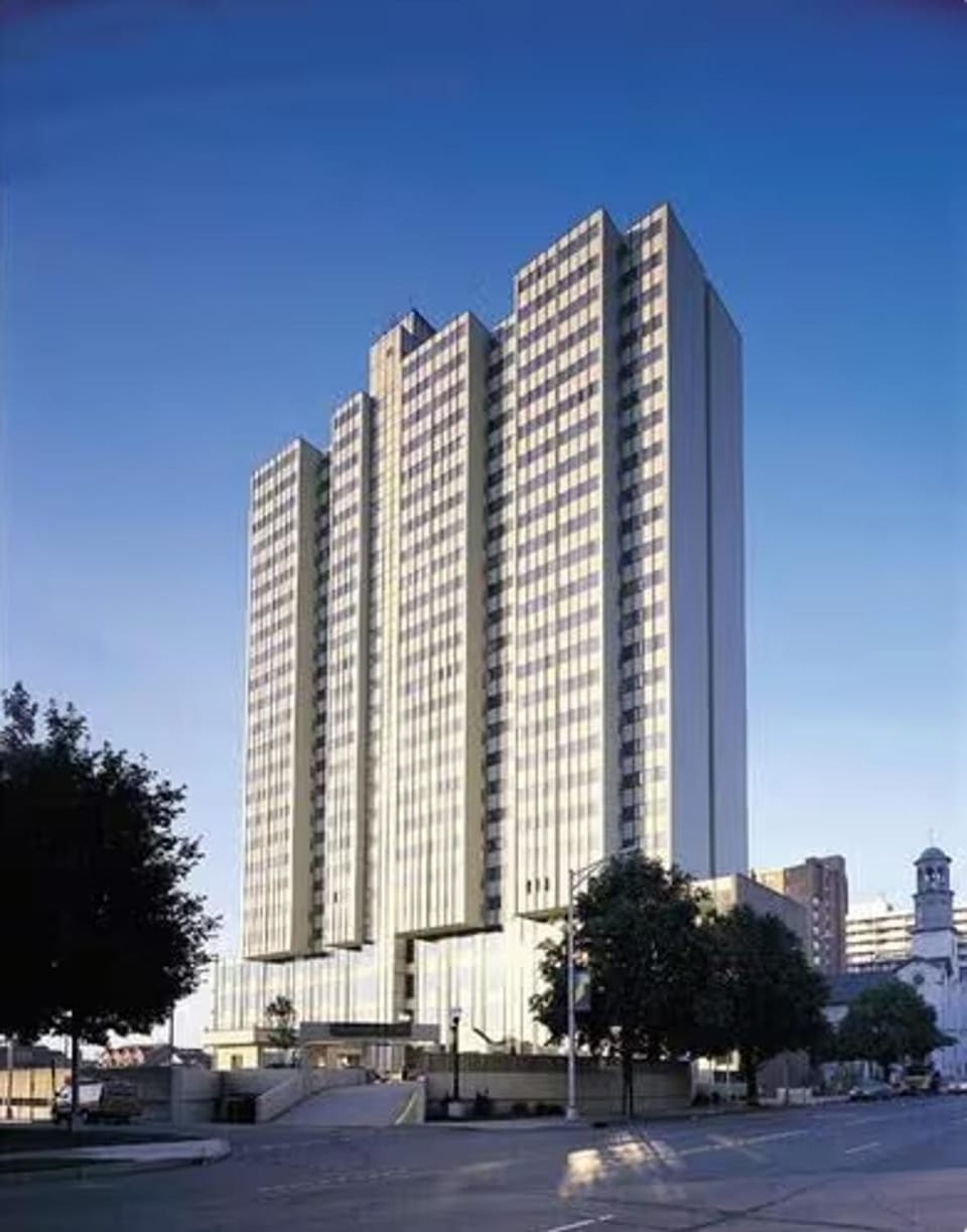PP 1606 Beautiful Professional 1br Apt, Pool Apartment in Harrisburg