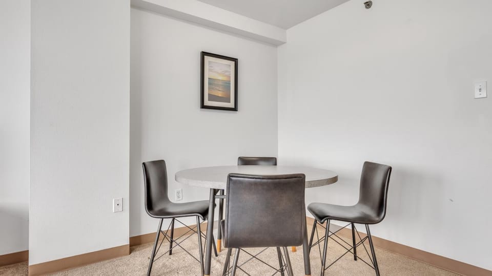 PP 2006 Beautiful Professional 1br Apt, Pool Apartment in Harrisburg