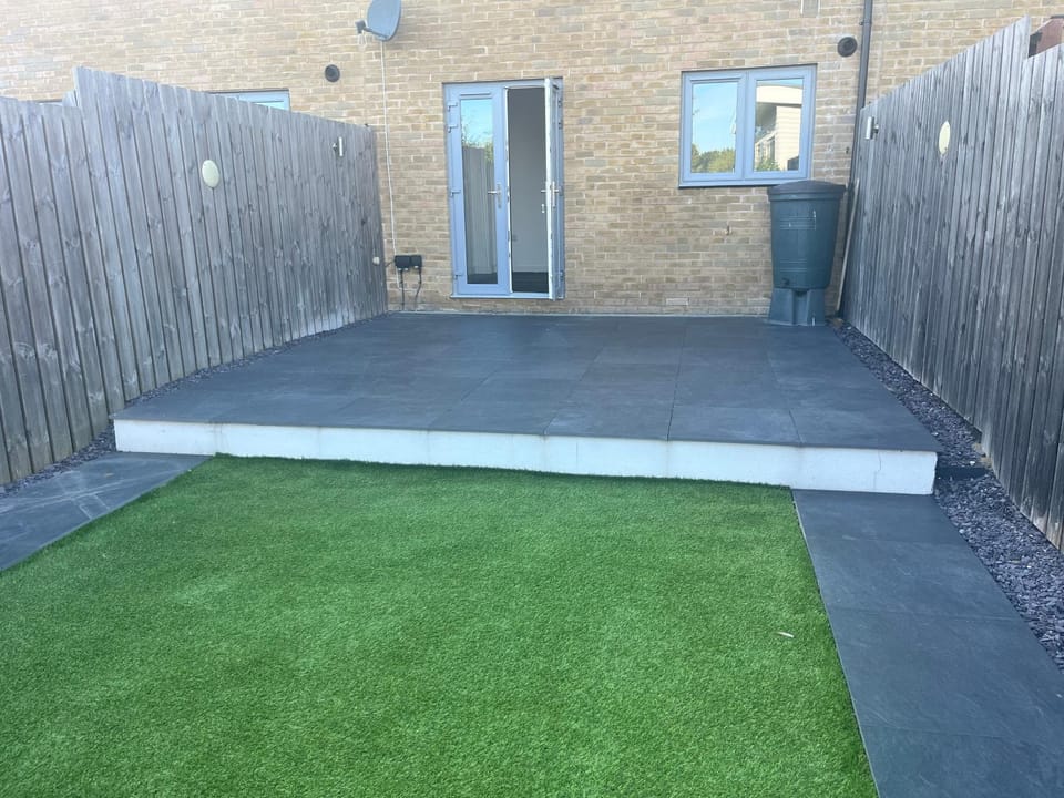 Ashford Home off M20 with 2x Private Parking - Long Stays House in Ashford