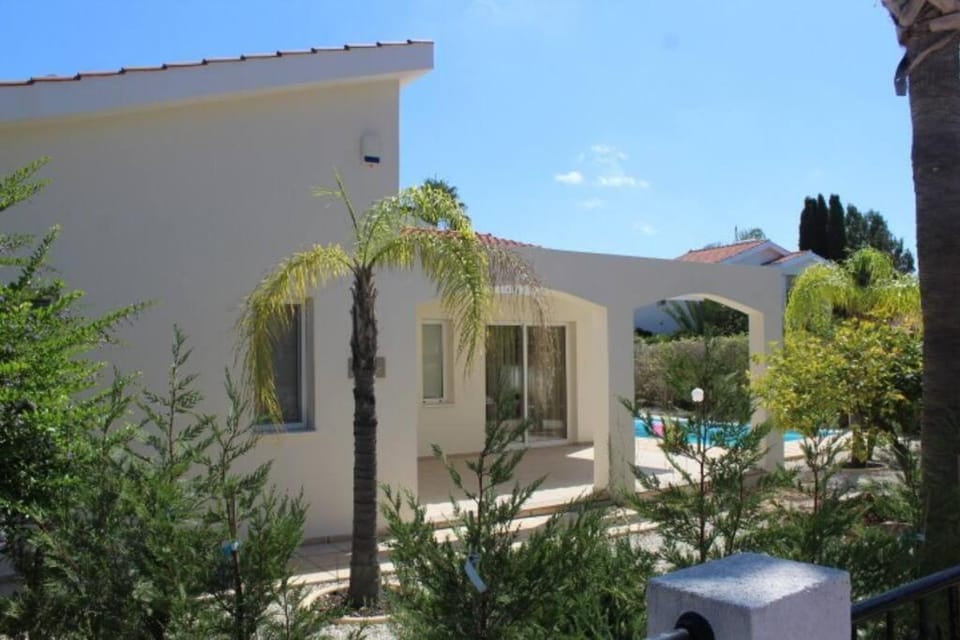 Villa & pool 3 bedrooms 2 minutes from the beach Villa in Peyia