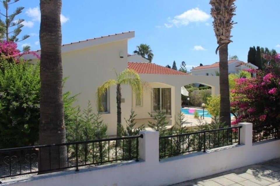 Villa & pool 3 bedrooms 2 minutes from the beach Villa in Peyia