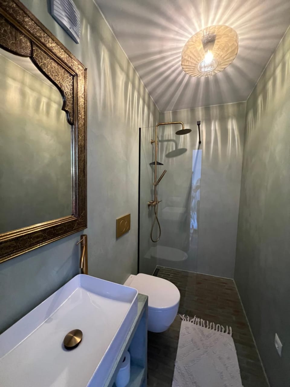 Shower, Toilet, Bathroom, Bedroom