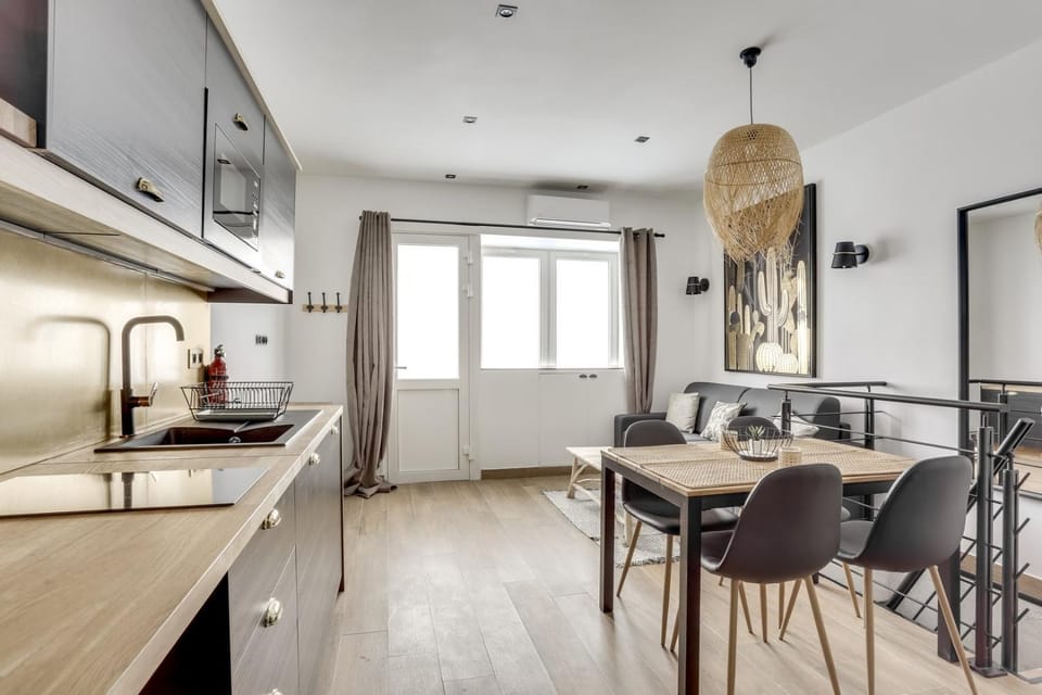 TV and multimedia, Kitchen or kitchenette, Living room, Dining area