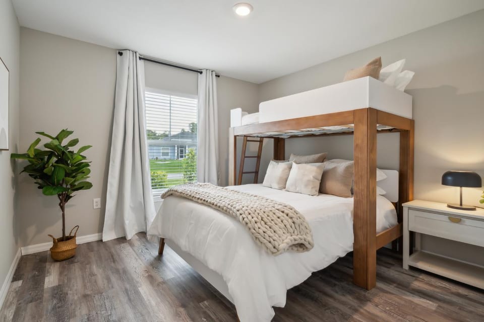 The Balboa - Modern Luxury Getaway House in North Port