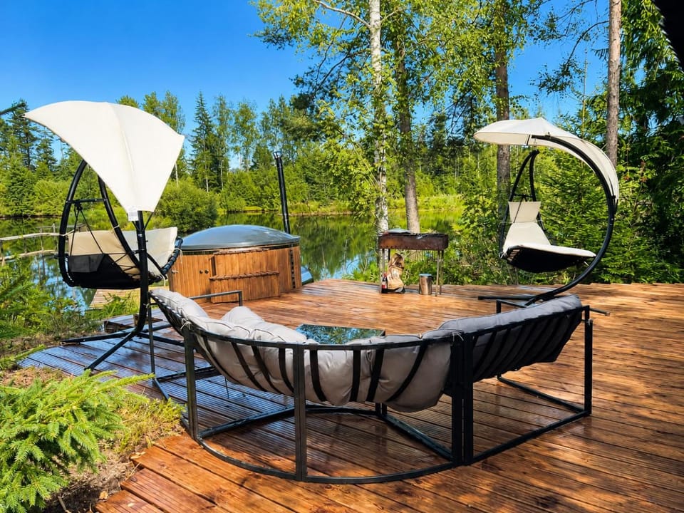 Black Forest Cabin with Hot Tub, Cinema, Lake & Deer Park Cabin in Latvia