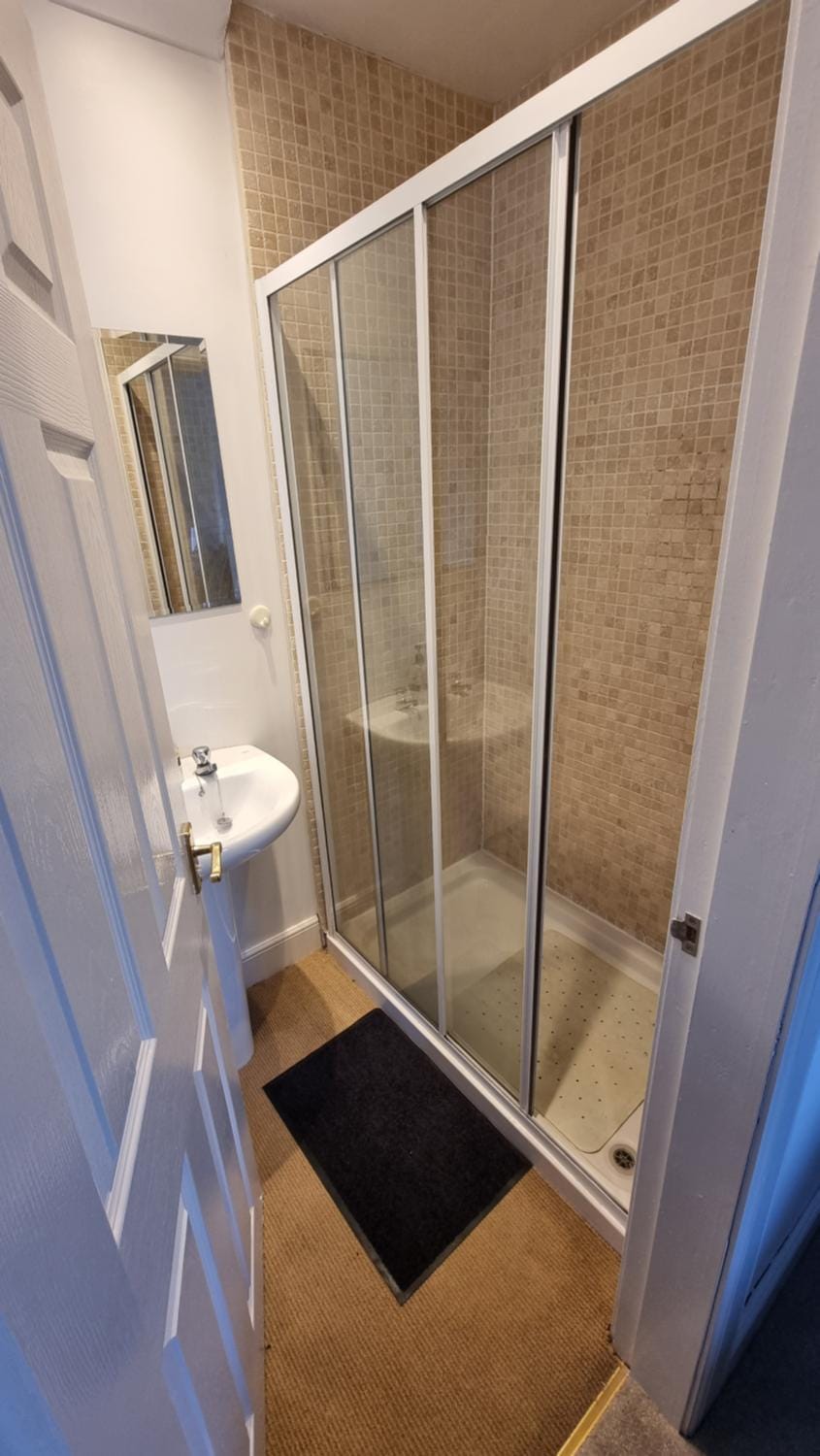 Shower, Toilet