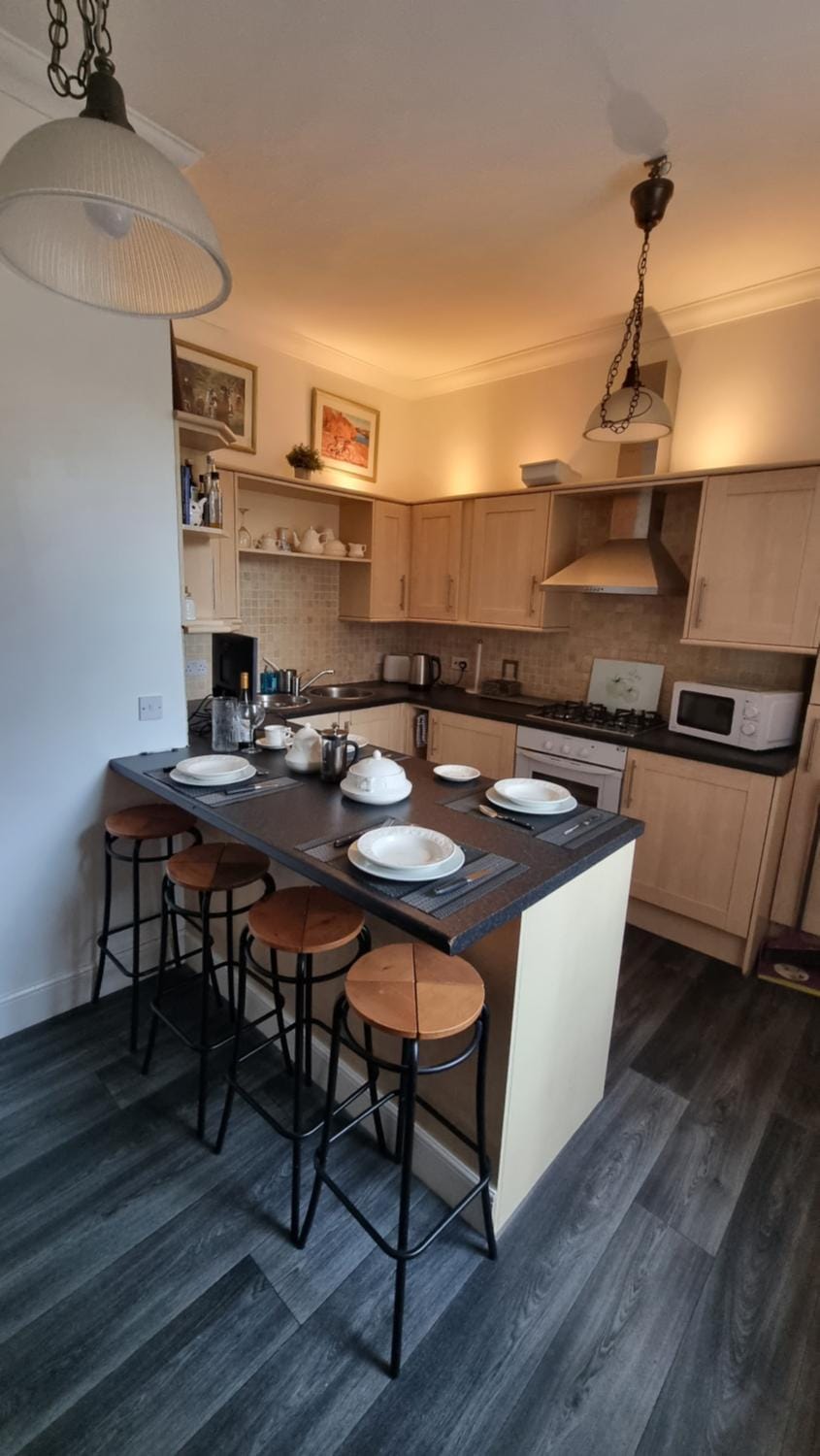 Kitchen or kitchenette, Dining area, minibar
