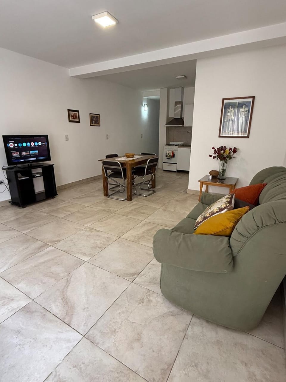 TV and multimedia, Living room, Seating area, Dining area