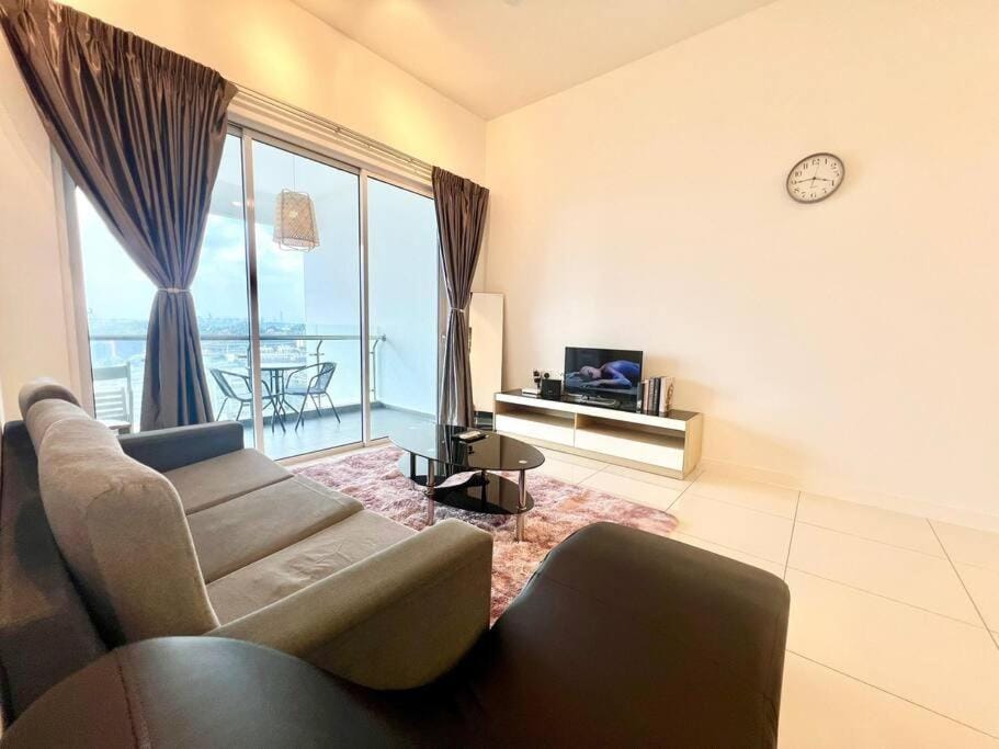 SC 1-10pax 2Room Sky pod Puchong IOI Mall 5Bed LRT Apartment in Subang Jaya
