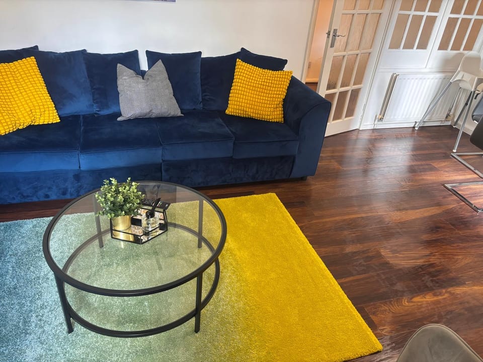 Spacious 3-bed apartment close to Birmingham City with free parking with Netflix contractor stays welcome Apartment in Birmingham