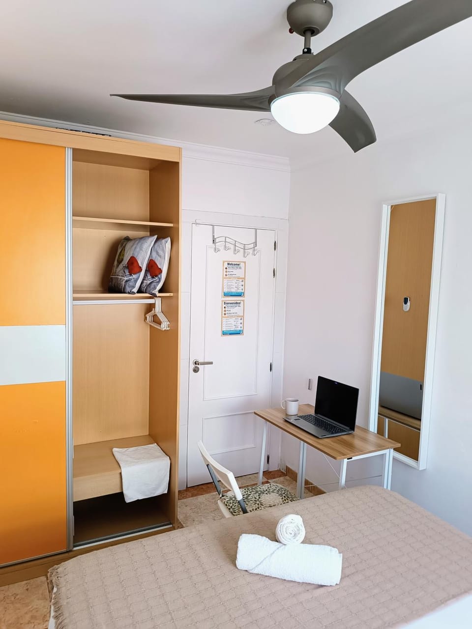 Bed, Photo of the whole room, Bedroom, towels