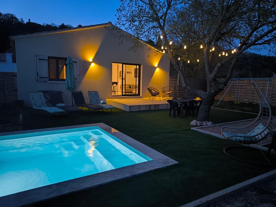 Villa Luberon 3ch piscine jardin parking House in Apt