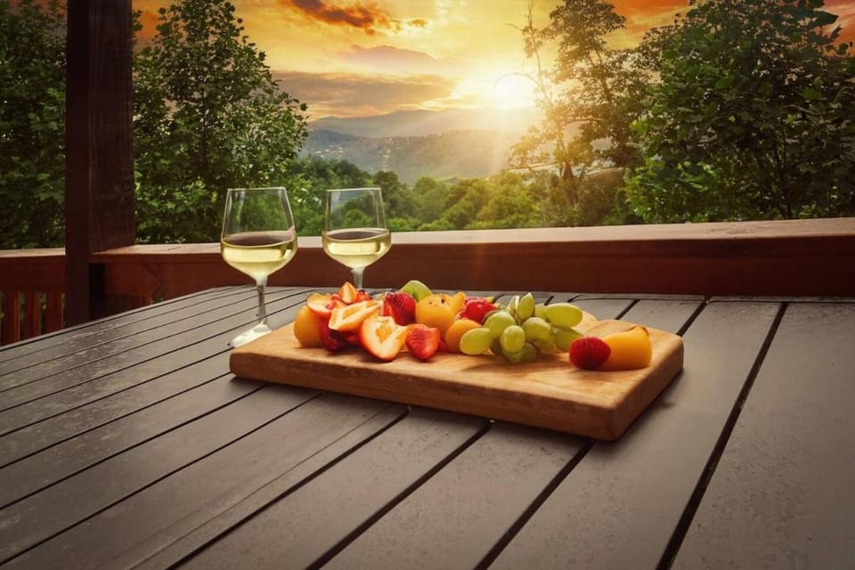 Mountain View, Indoor Pool, Luxury Cabin, Bears Cabin in Gatlinburg