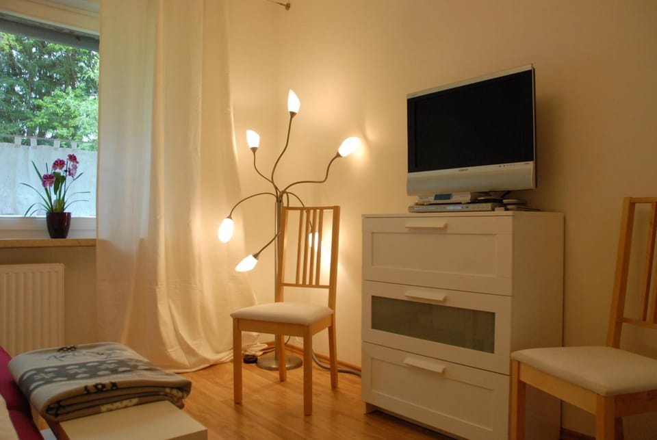 Photo of the whole room, Decorative detail