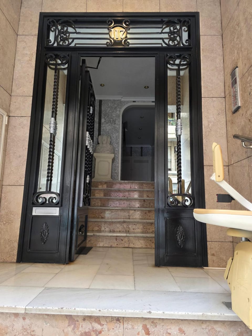 Facade/entrance