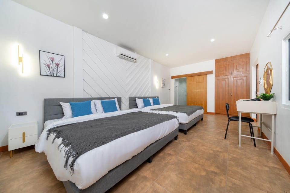 Bed, Photo of the whole room, Bedroom, wardrobe