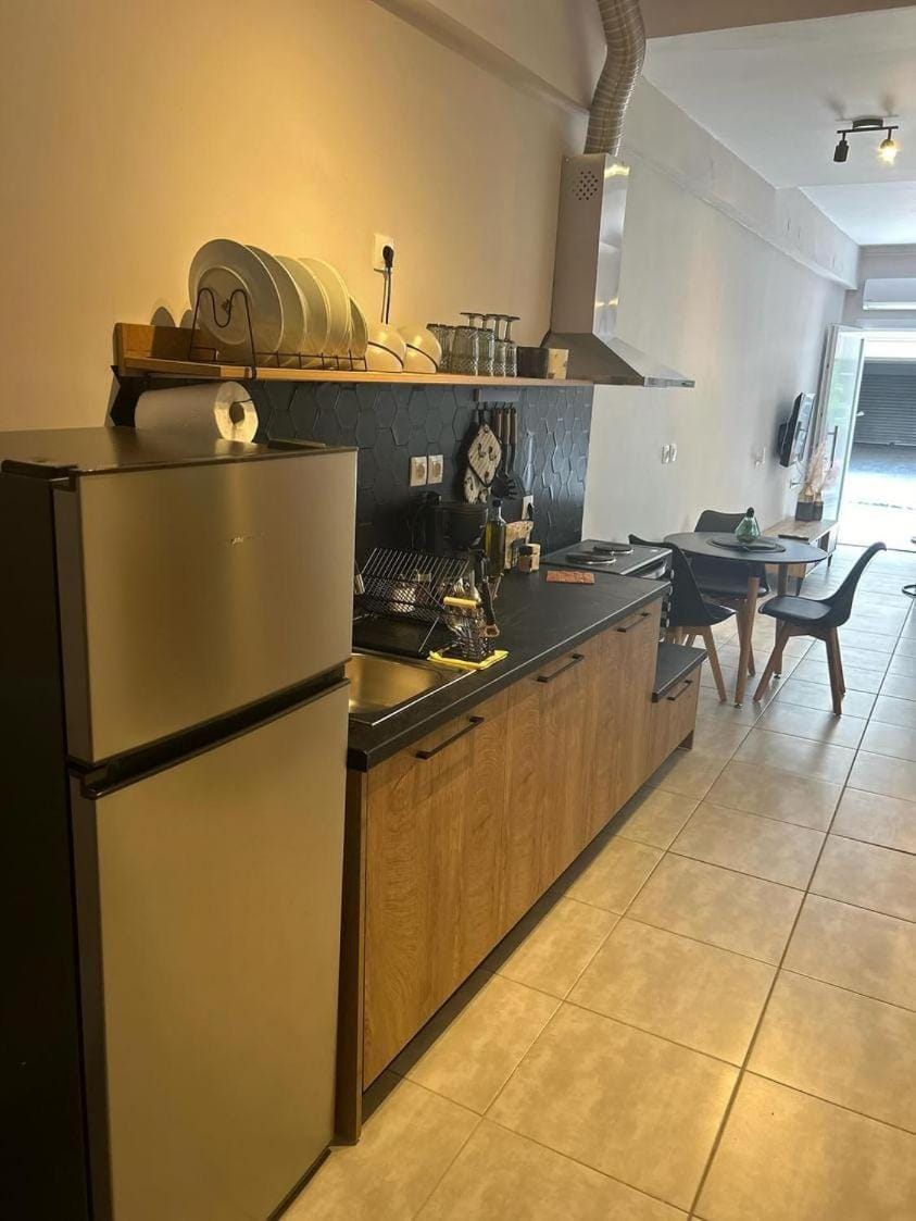 Coffee/tea facilities, Kitchen or kitchenette, oven, stove