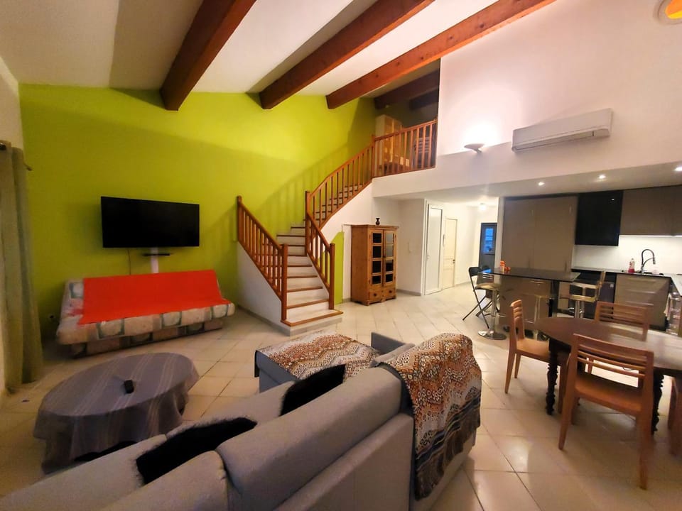 Superbe duplex tout équipé, climatisation, terrasse et barbecue Apartment in La Seyne-sur-Mer